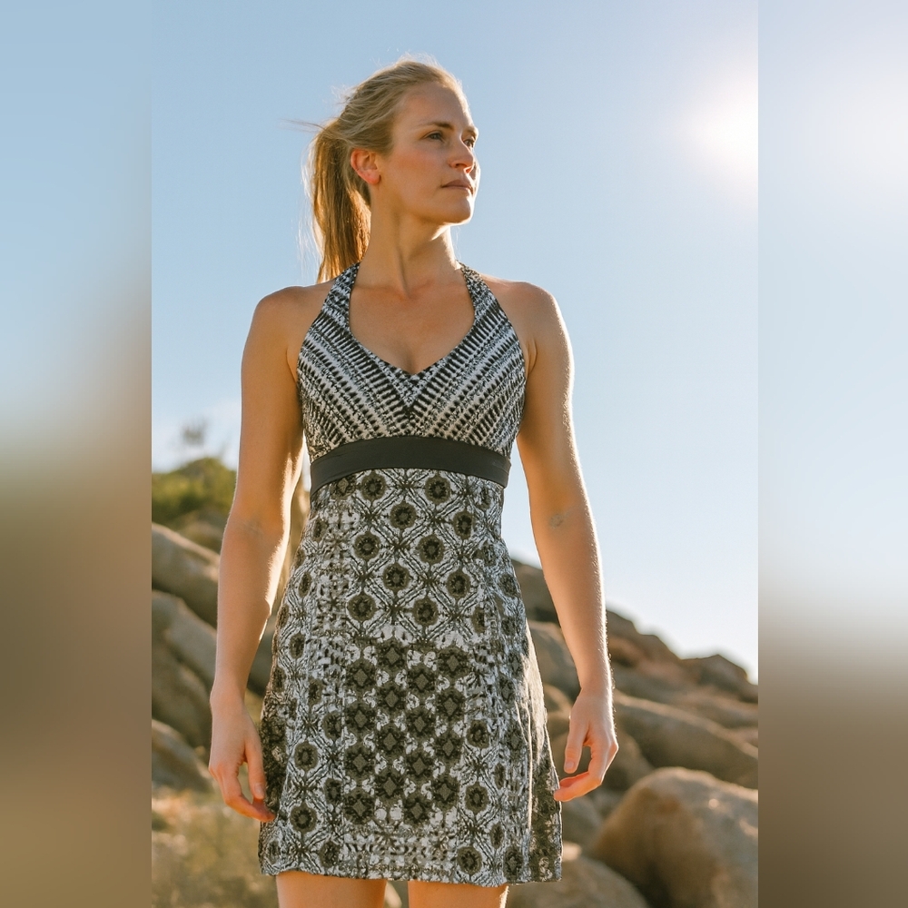 ATHLETA Athletic Black White Floral Sports dress‎ (#833)